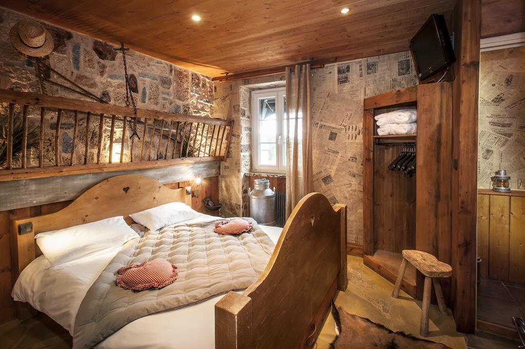Hotel Le Rocher Blanc Albaret-Sainte-Marie Rum bild