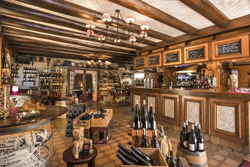 Hotel Le Rocher Blanc Albaret-Sainte-Marie Exteriör bild