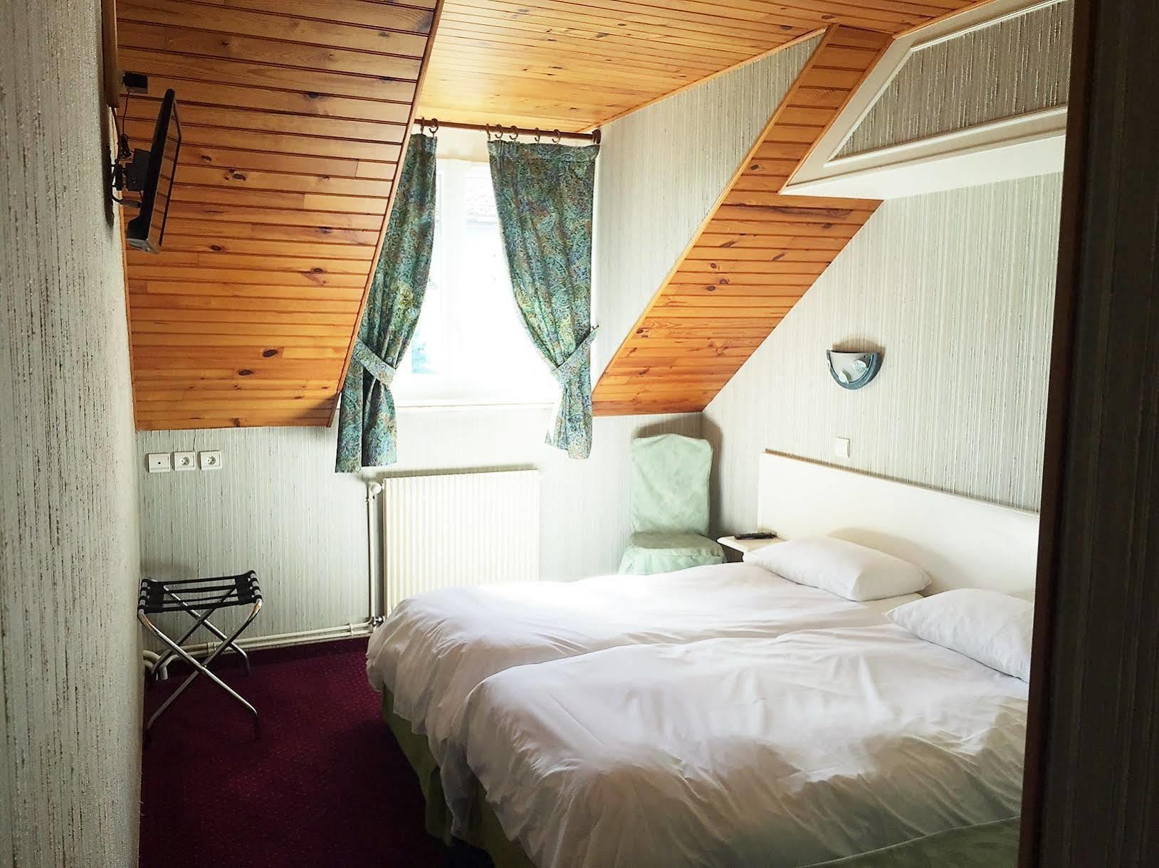Hotel Le Rocher Blanc Albaret-Sainte-Marie Exteriör bild
