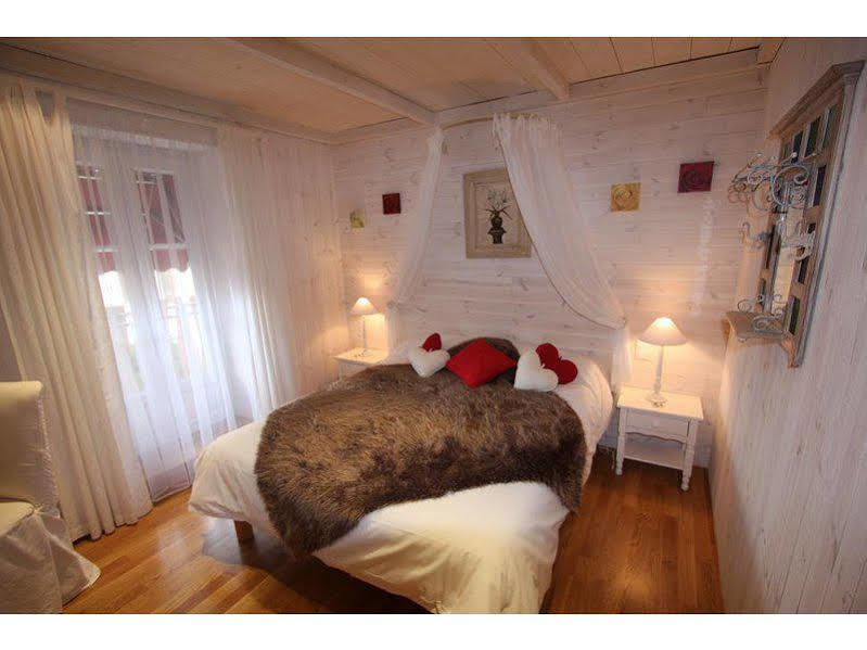 Hotel Le Rocher Blanc Albaret-Sainte-Marie Exteriör bild