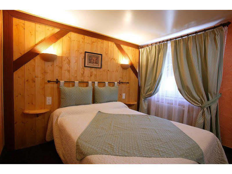 Hotel Le Rocher Blanc Albaret-Sainte-Marie Exteriör bild