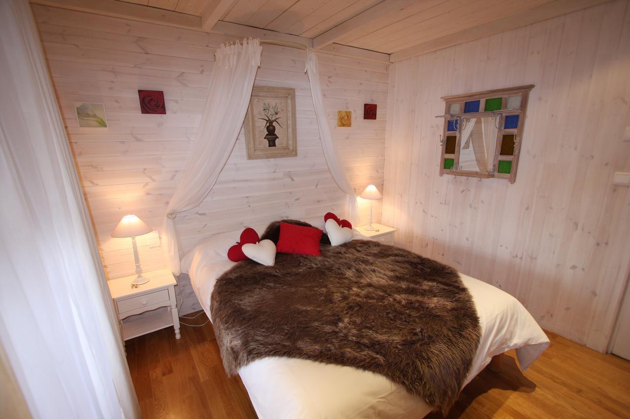 Hotel Le Rocher Blanc Albaret-Sainte-Marie Exteriör bild