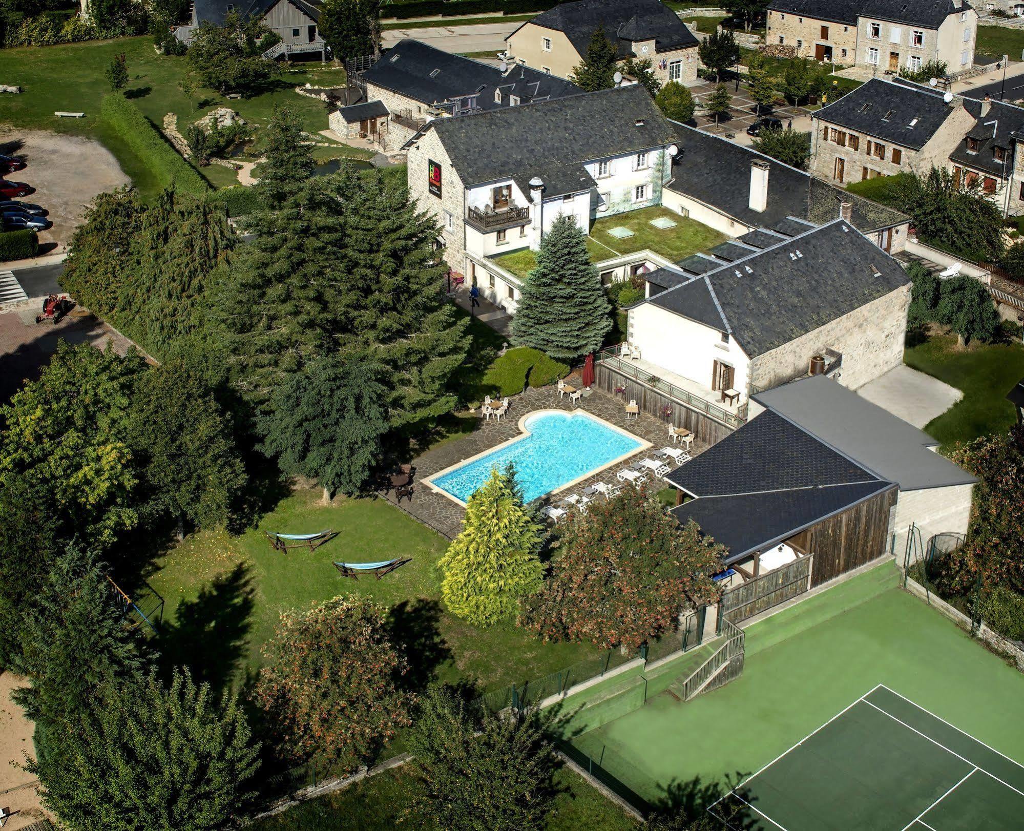 Hotel Le Rocher Blanc Albaret-Sainte-Marie Exteriör bild
