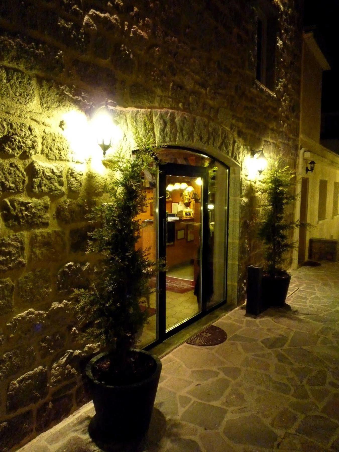 Hotel Le Rocher Blanc Albaret-Sainte-Marie Exteriör bild