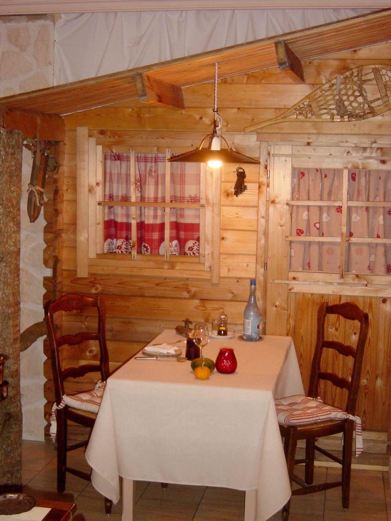 Hotel Le Rocher Blanc Albaret-Sainte-Marie Exteriör bild