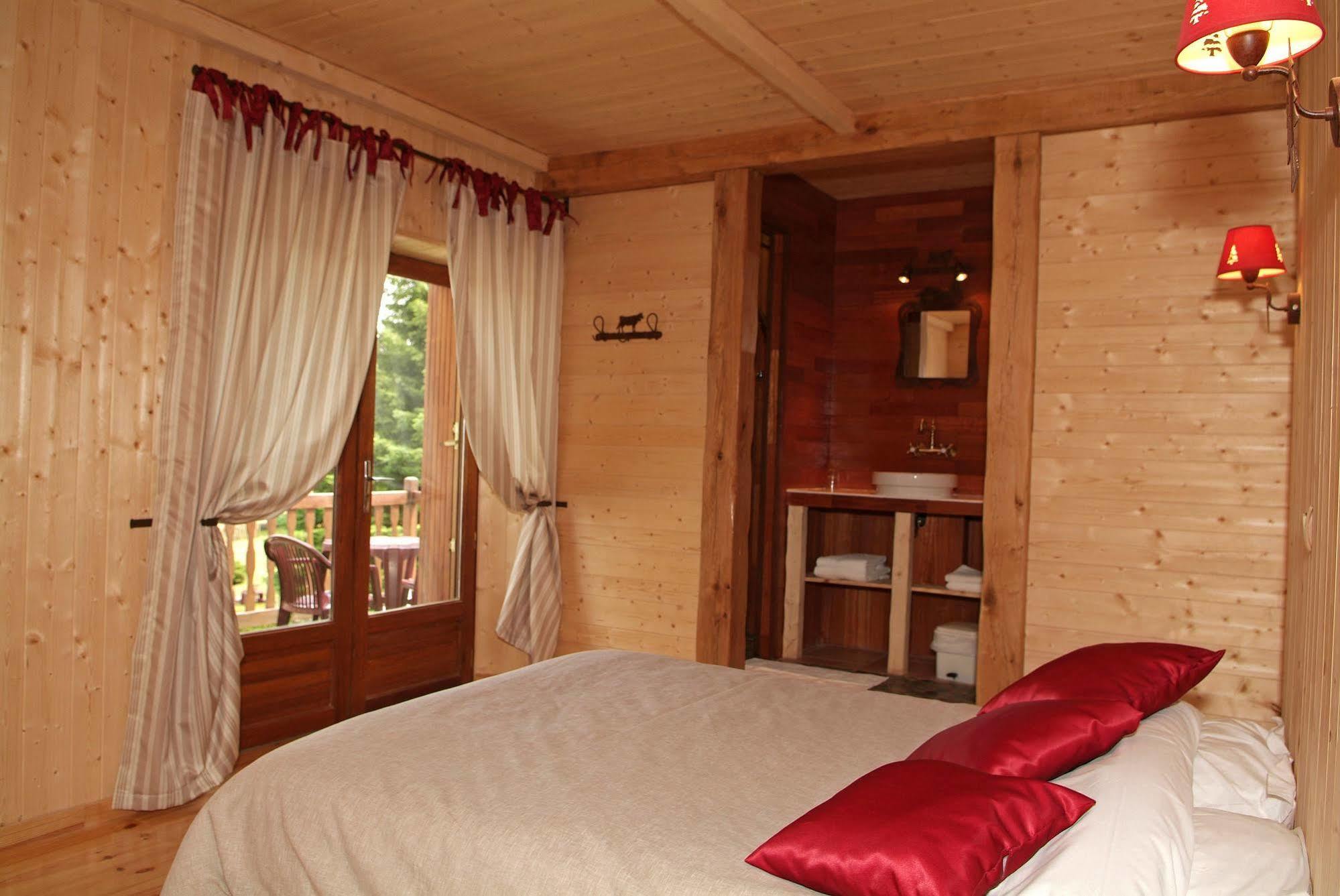 Hotel Le Rocher Blanc Albaret-Sainte-Marie Exteriör bild