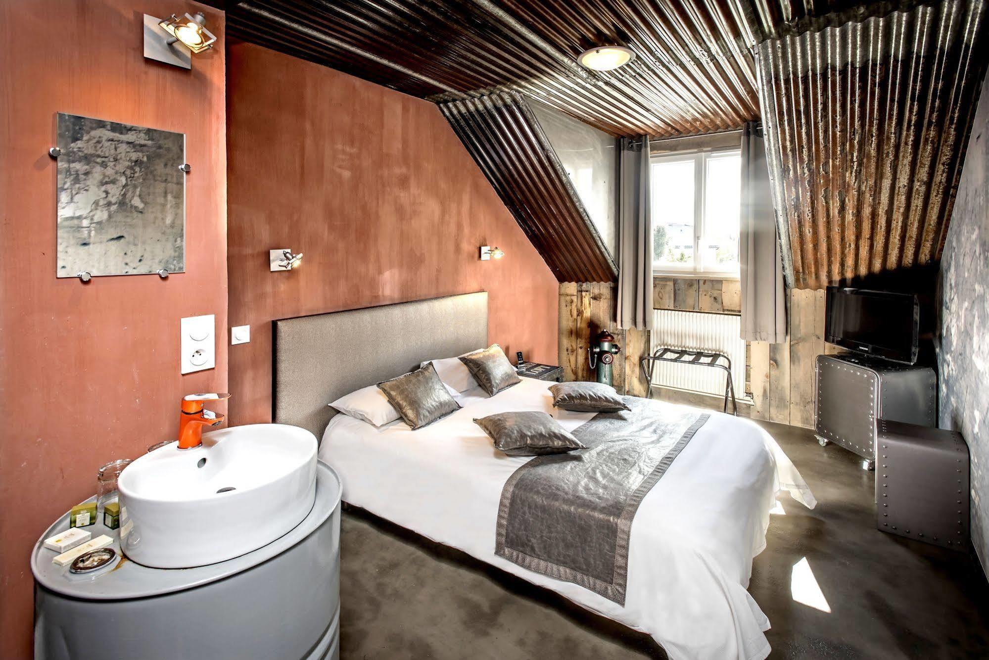 Hotel Le Rocher Blanc Albaret-Sainte-Marie Exteriör bild