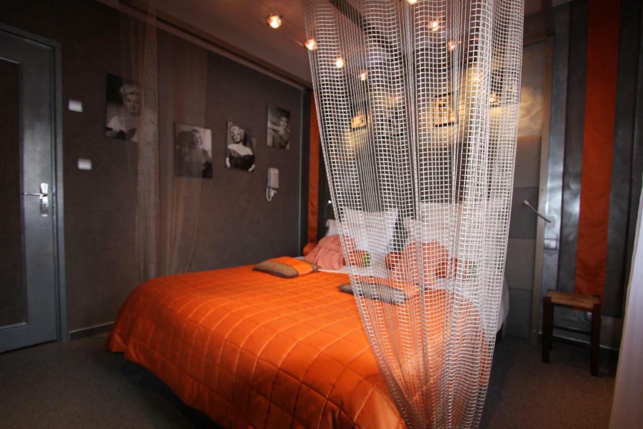 Hotel Le Rocher Blanc Albaret-Sainte-Marie Exteriör bild