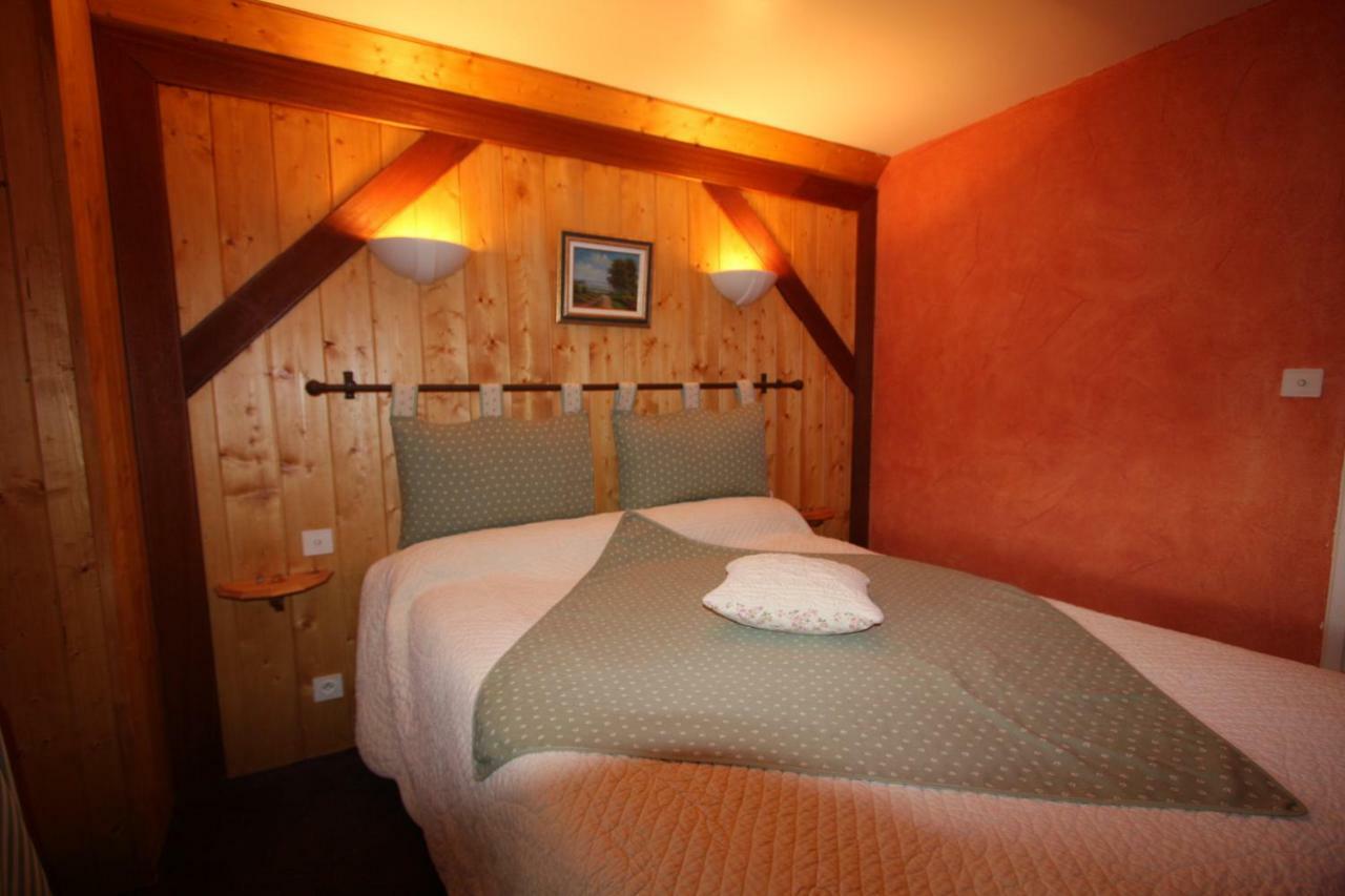 Hotel Le Rocher Blanc Albaret-Sainte-Marie Exteriör bild