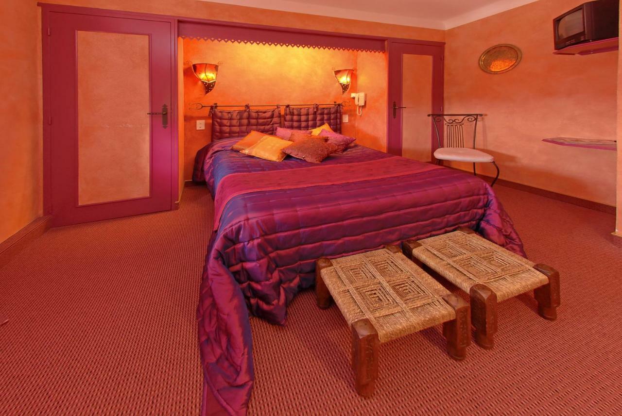Hotel Le Rocher Blanc Albaret-Sainte-Marie Exteriör bild